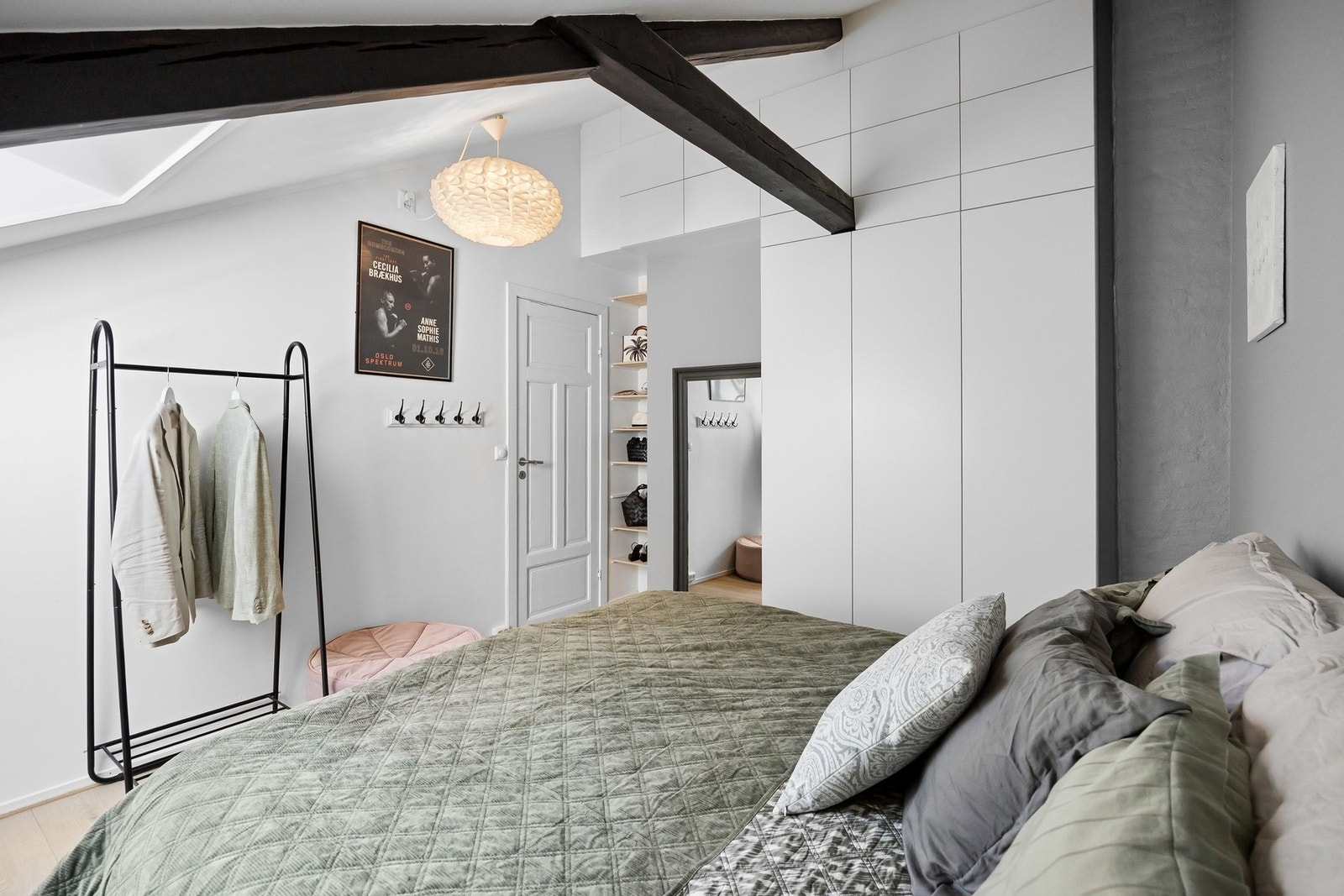 Skulle man ønske enda mer garderobeplass eller møblering har rommet også størrelsen til dette. Galleribilde