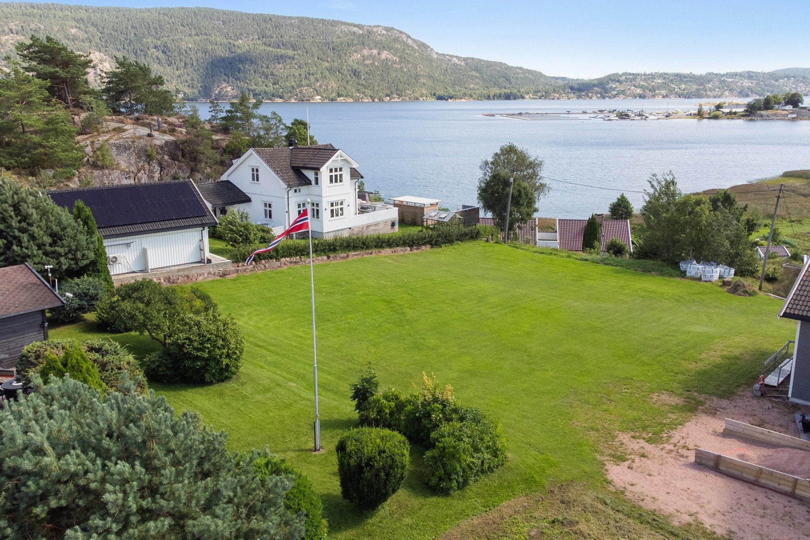 Velkommen til Skjønheimveien 9, presentert av Leon Hoff ved Dialog Eiendomsmegling. Galleribilde