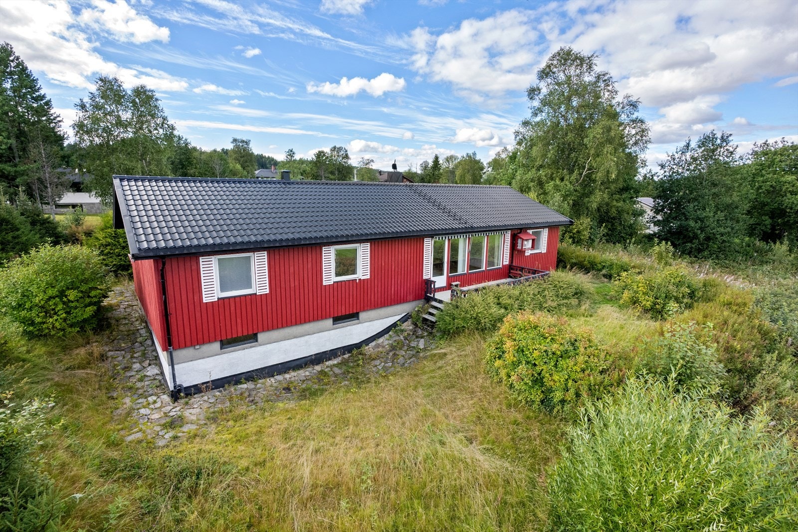 Landlig beliggenhet. Eiet tomt på 1.197 kvm. Galleribilde