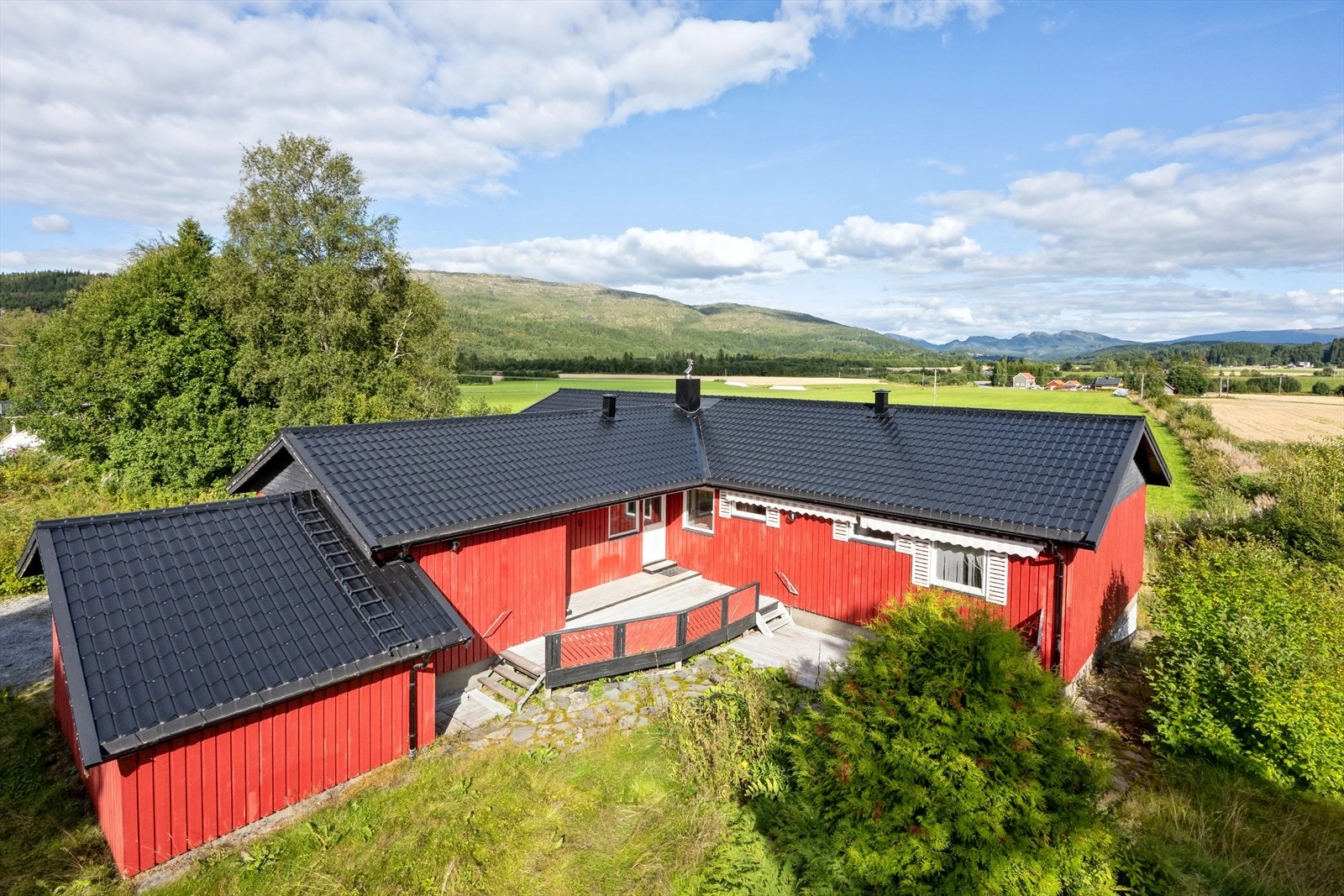 Øysletta - Innholdsrik enebolig på ett plan over kjeller. 4 soverom. 2 stk. garasjer. Galleribilde