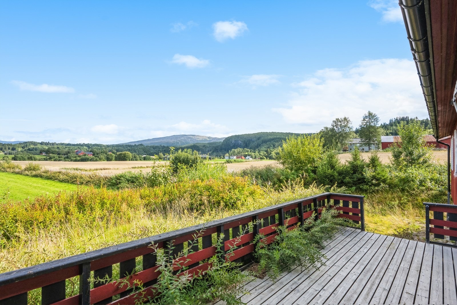 Utsikt. Kort veg til Overhalla Montessoriskole (1-10 kl.) 0,6 km eller til Overhalla barne- og ungdomsskole 9,6 km Galleribilde