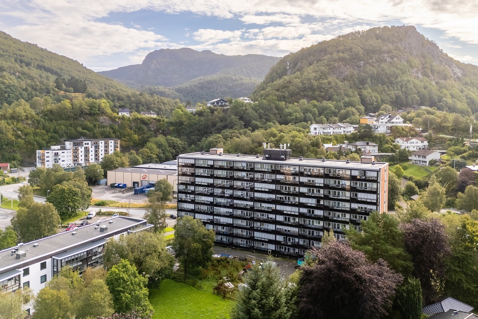 Eiendommen har en praktisk og flott beliggenhet i 7. etg. med enkel adkomst og fin utsikt utover fjorden Galleribilde
