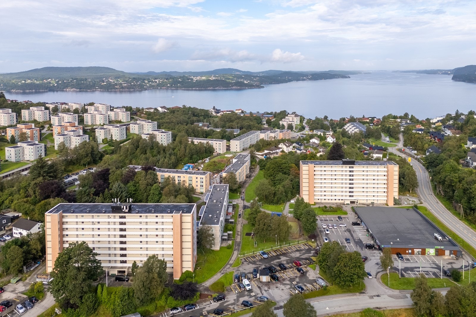Toppe Borettslag består av 521 leiligheter i høyblokker og lavblokker/punkthus Galleribilde