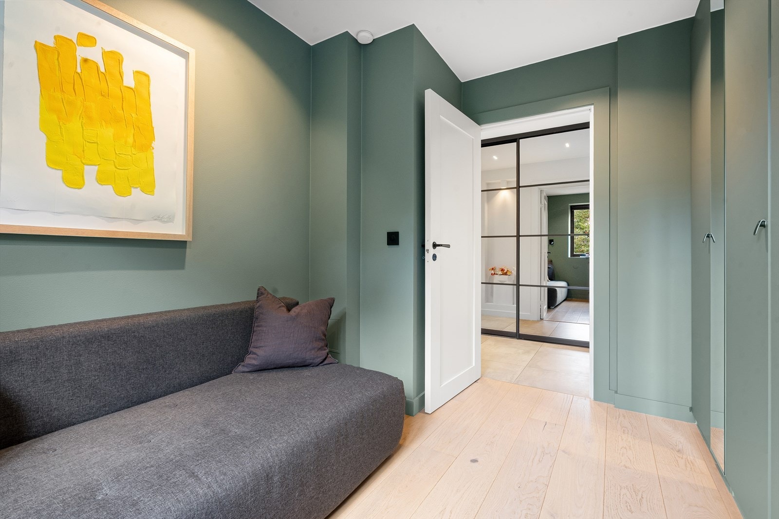 Soverom 2 og 3 passer perfekt som barnerom, gjesterom eller hjemmekontor. Galleribilde