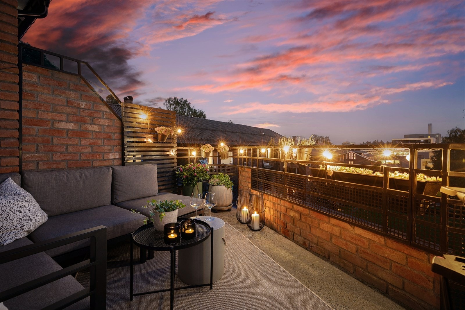 Dette er en strøken designleilighet med eksklusivt preg, høy standard og påkostede materialvalg - her er ingenting overlatt til tilfeldighetene! Galleribilde