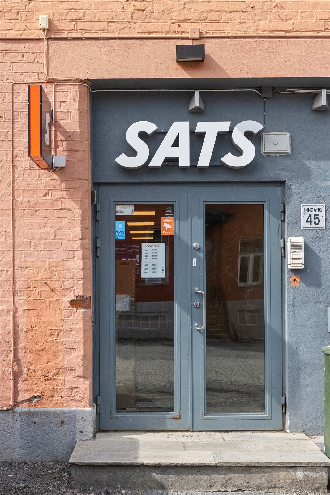 En praktisk bakinngang fører til populære SATS Fagerborg som er lokalisert i nabobygget og sikrer kort vei til Bislett med tilhørende kollektivforbindelser. Galleribilde