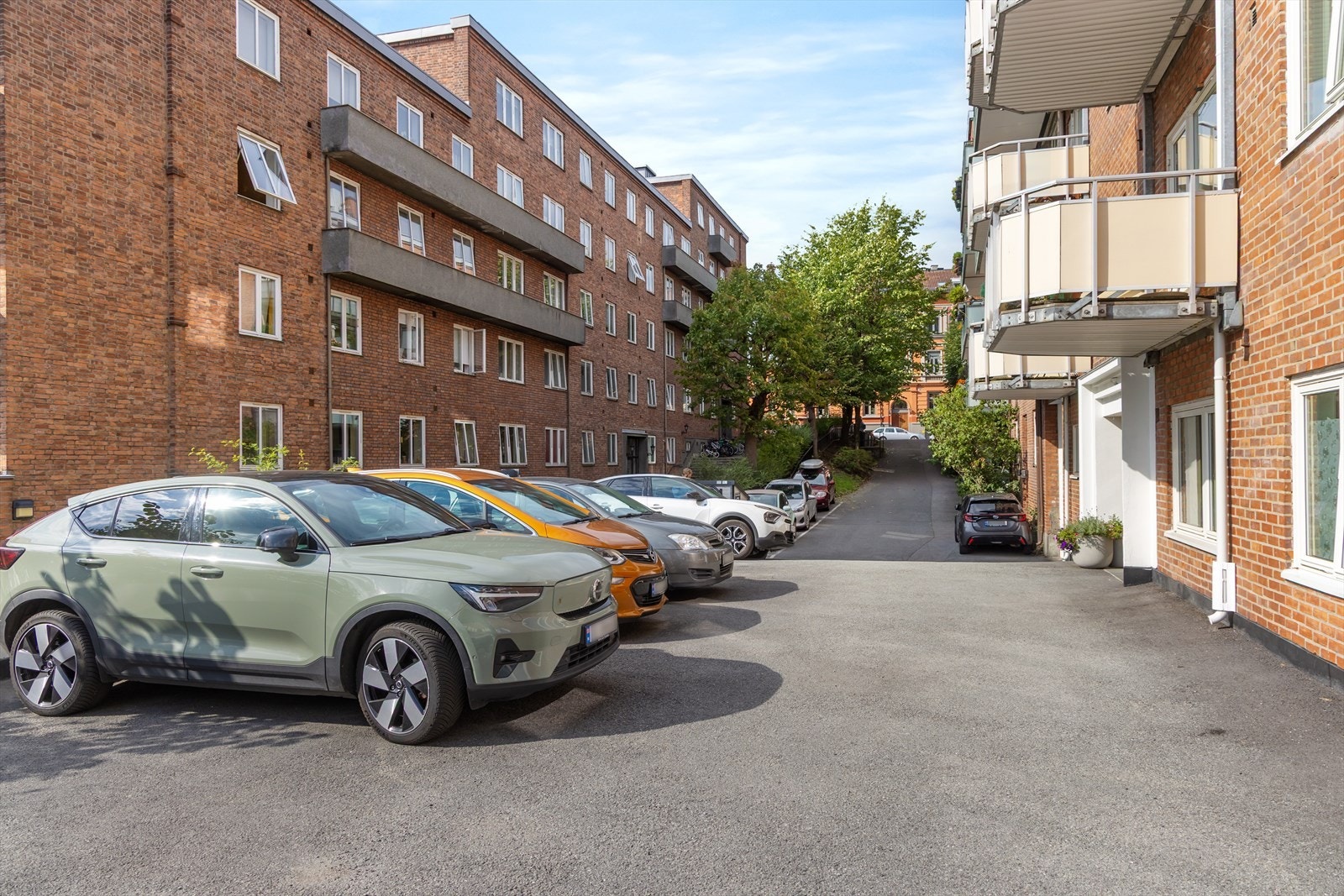 Sameiet har 10 parkeringsplasser som leies ut etter venteliste. Galleribilde