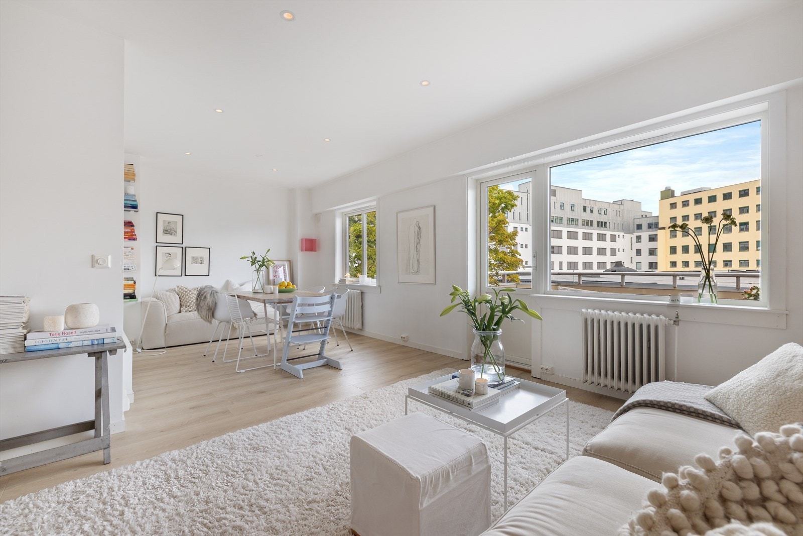 Leiligheten ligger i 3. etasje og inneholder entré, bad, stue, kjøkken, soverom og walk-in closet. Galleribilde