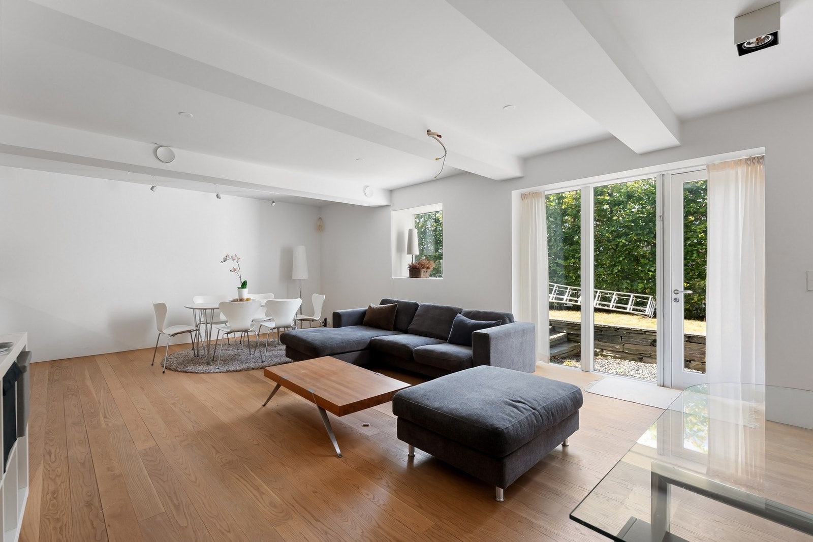 Gjeste-enhet i underetasje tilknyttet hovedenheten. Galleribilde