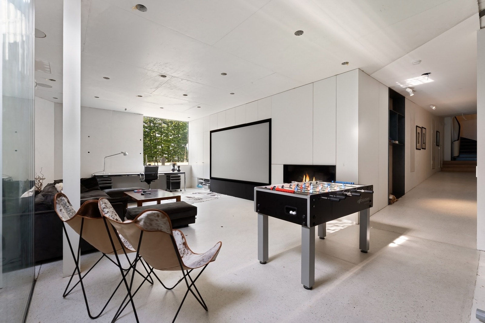 Hovedenhet - kjelleretasje med kinorom/spillrom. Galleribilde