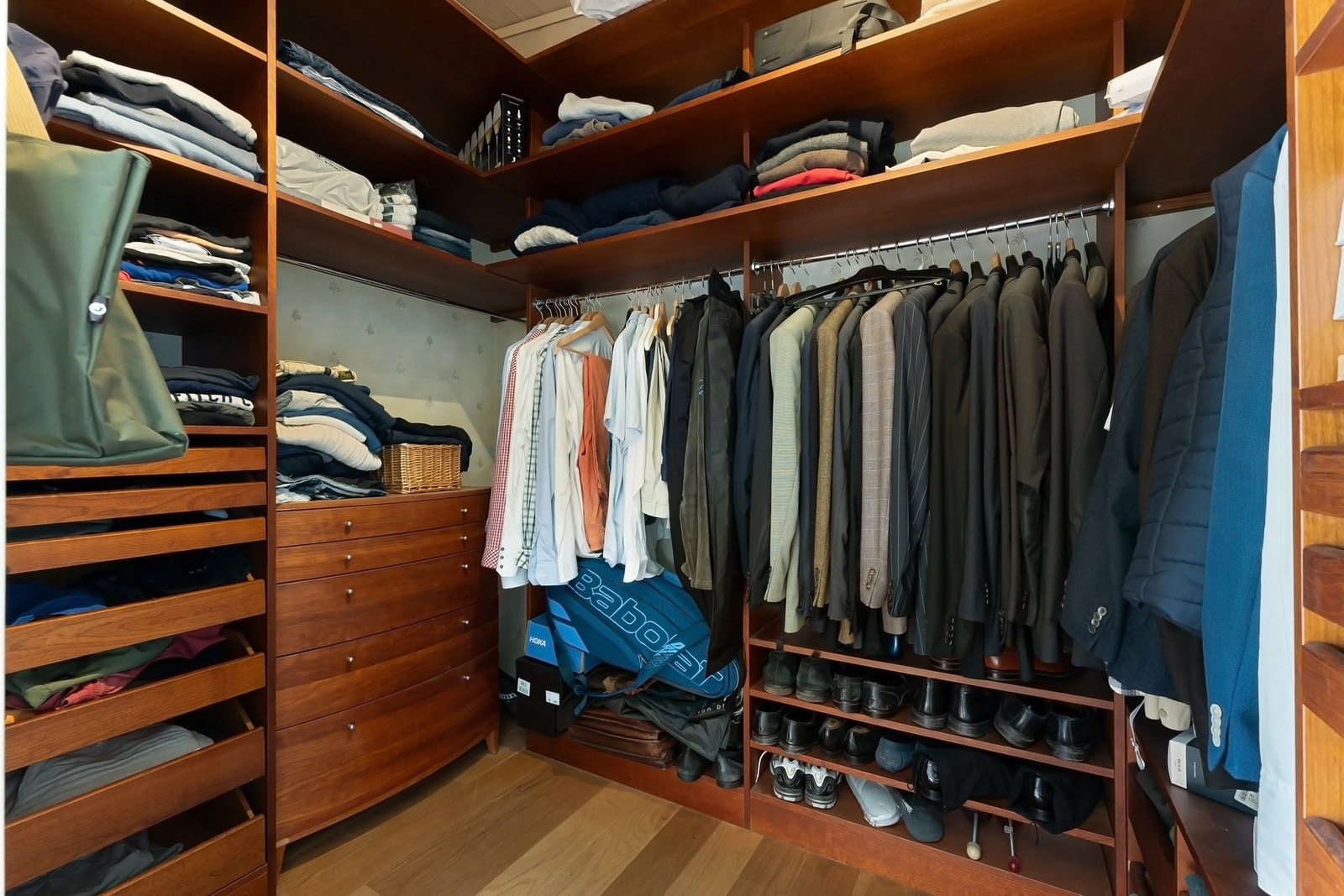 I tilknytning til hovedsoverommet finner du et omkledningsrom. Galleribilde