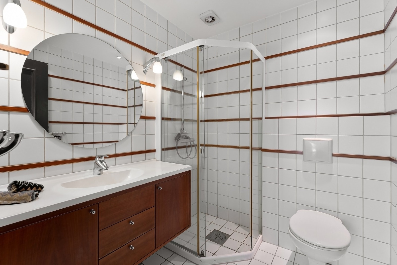 Tidløst bad med adkomst fra mellomgang. Galleribilde