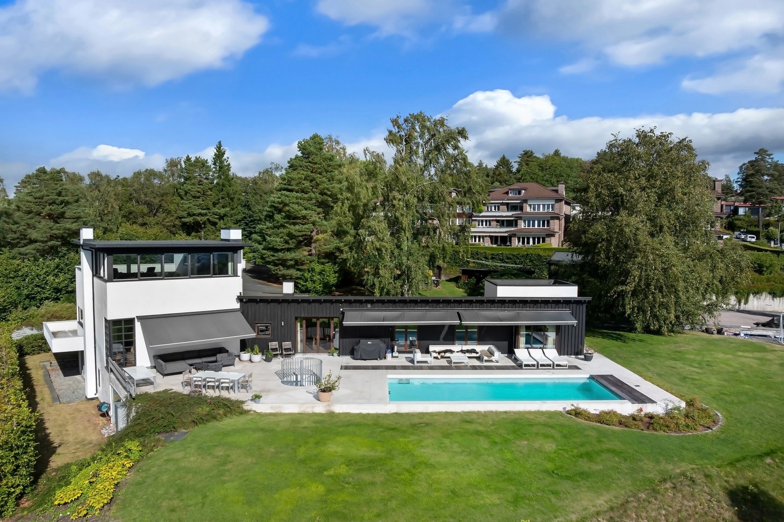 Vakkert opparbeidet tomt på hele 3 870 m². Galleribilde