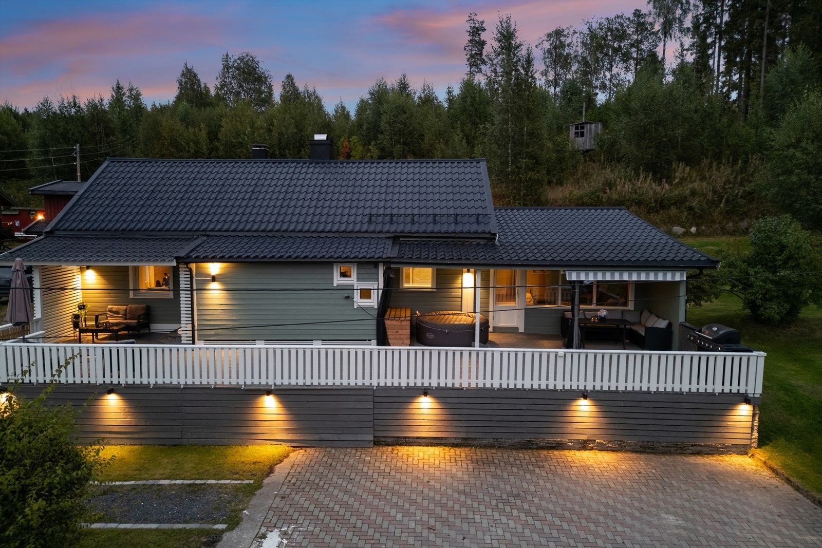 Flott enebolig i Melåsberget som har gjennomgått flere oppgraderinger og moderniseringer de siste årene Galleribilde