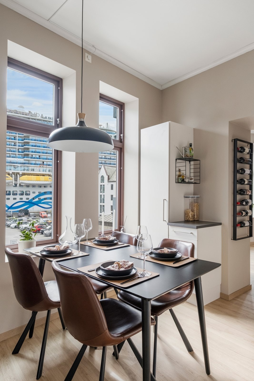 God plass til spisested på kjøkkenet. Galleribilde