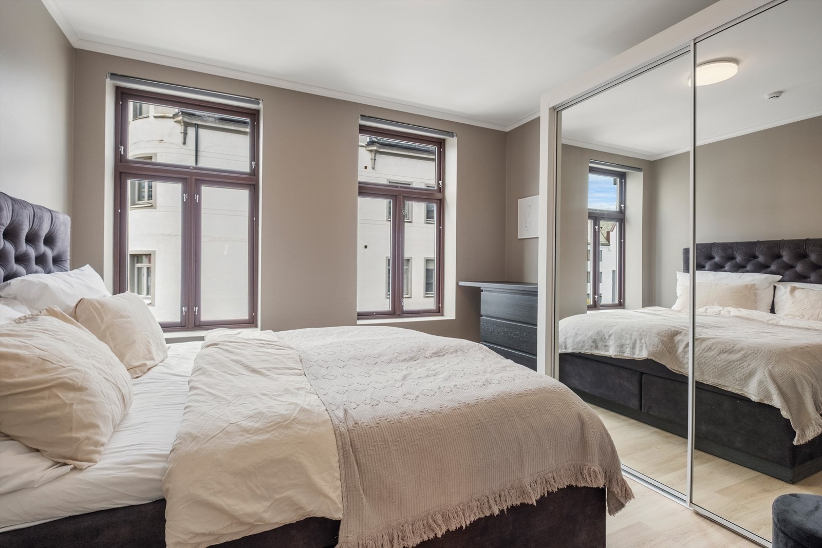 Hovedsoverom med garderobeløsning Galleribilde