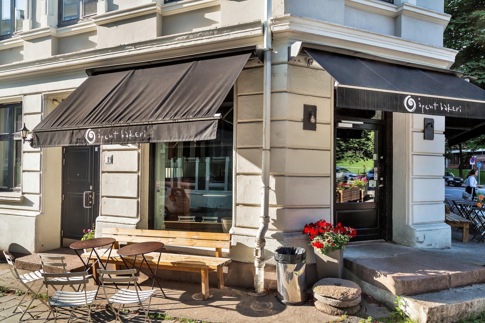 Åpent Bakeri er et av flere møtesteder i bydelen. De byr på nybrygget kaffe, gode brød, boller, bakevarer, sandwicher m.m. Galleribilde