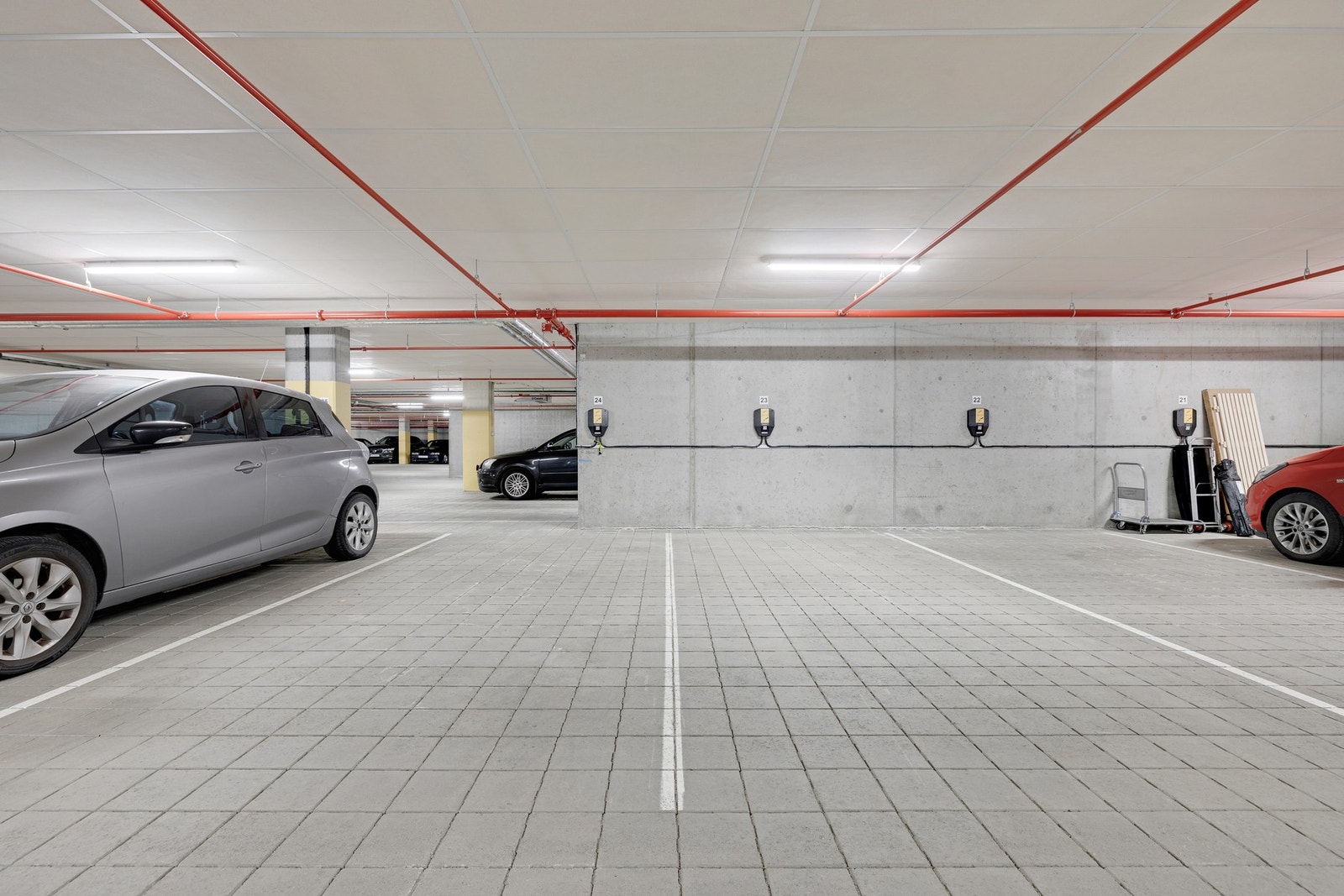 Parkeringskjeller. Det medfølger 2 stk p-plass. Galleribilde