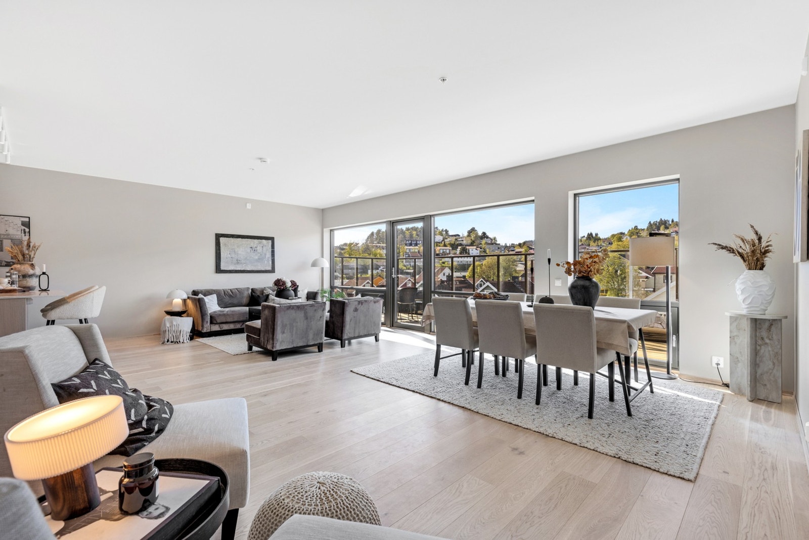 STUE| Store vindusflater gir godt med naturlig lysinnslipp. Galleribilde