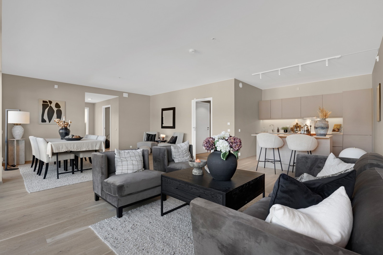 STUE | Boligen ligger i byggets 3.etasje. Galleribilde