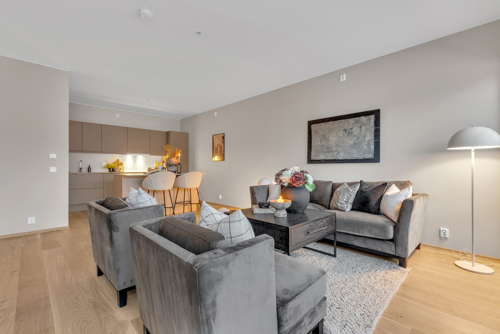 STUE| Romslig stue på 50 kvm med gode møbleringsmuligheter. Galleribilde