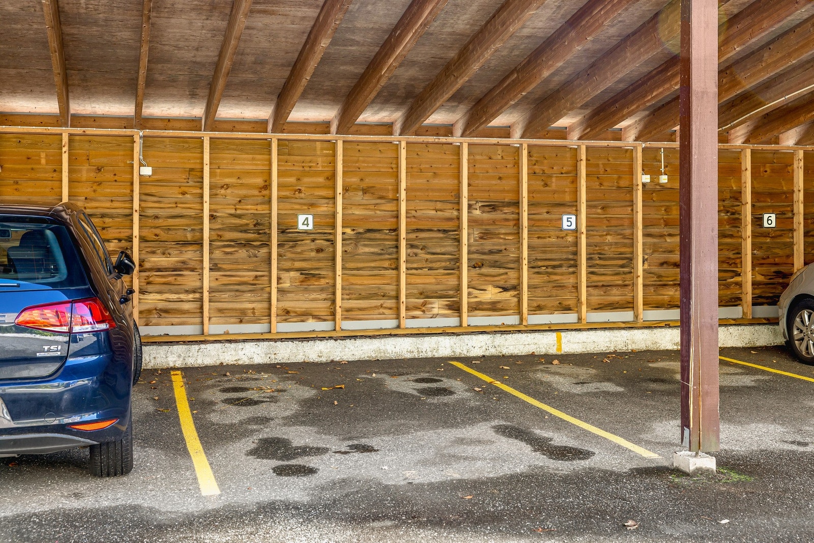 Dette er parkeringen som eier benytter i dag. Galleribilde