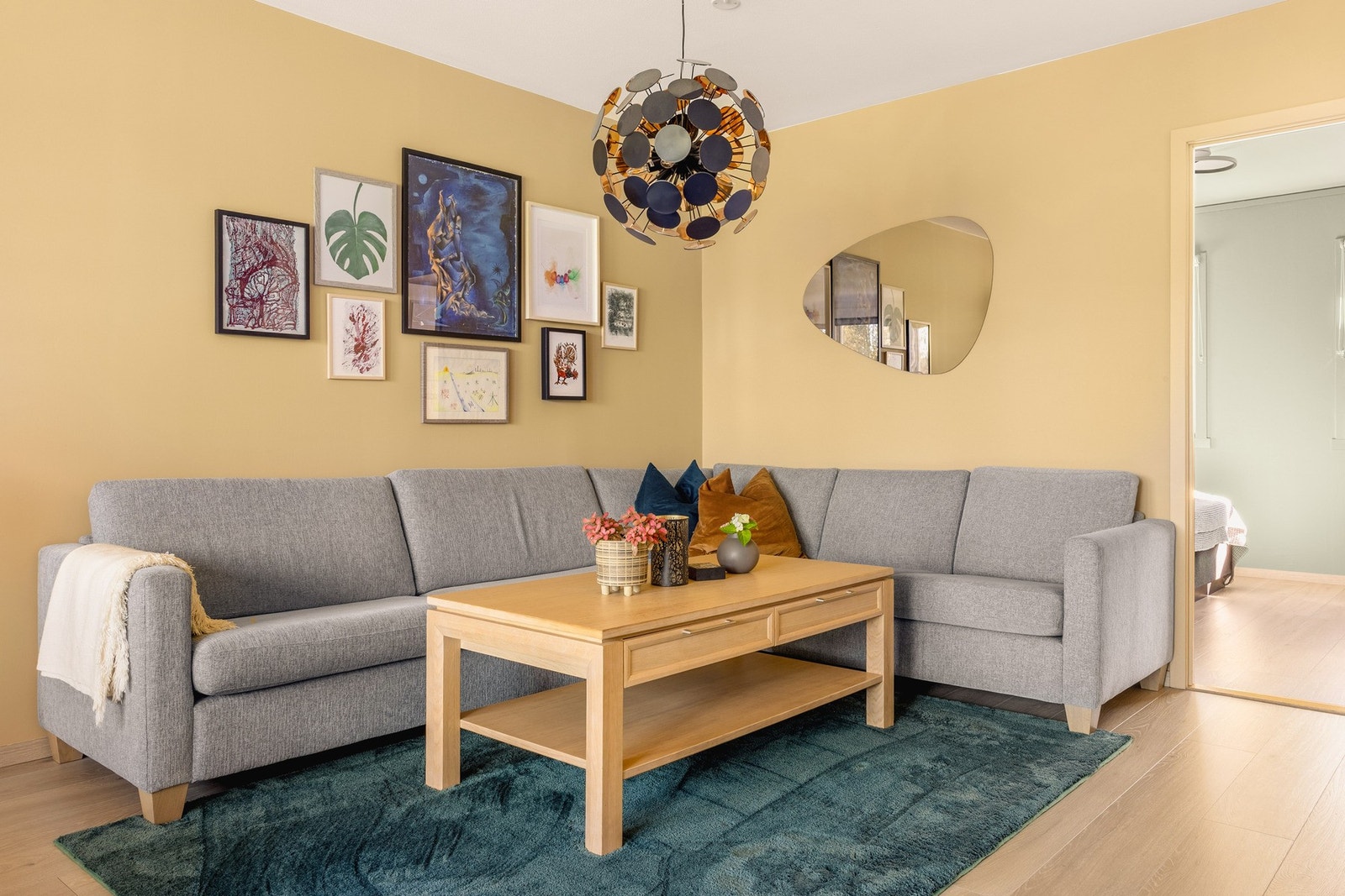 Sikthaugen 8 presenteres av EIE Eiendomsmegling ved Marius Undheim Helvik. Galleribilde