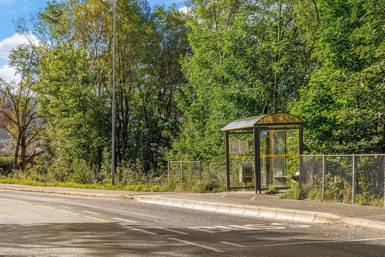 Kollektivtilbudene i området er mange, og det er kun få minutter til sentrum og Oasen Senter. Galleribilde