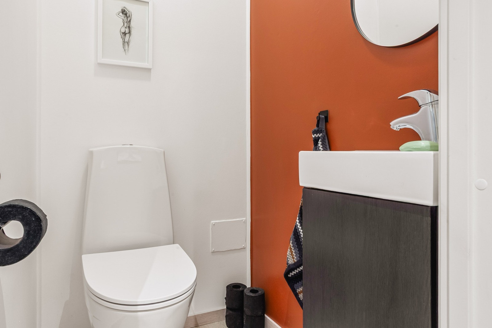 Toalettrommet måler 1 kvm og er svært praktisk. Galleribilde