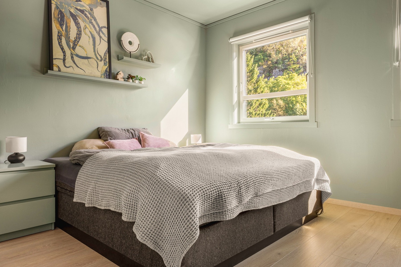 Hovedsoverommet måler 12,6 kvm og rommer enkelt en dobbeltseng. Galleribilde