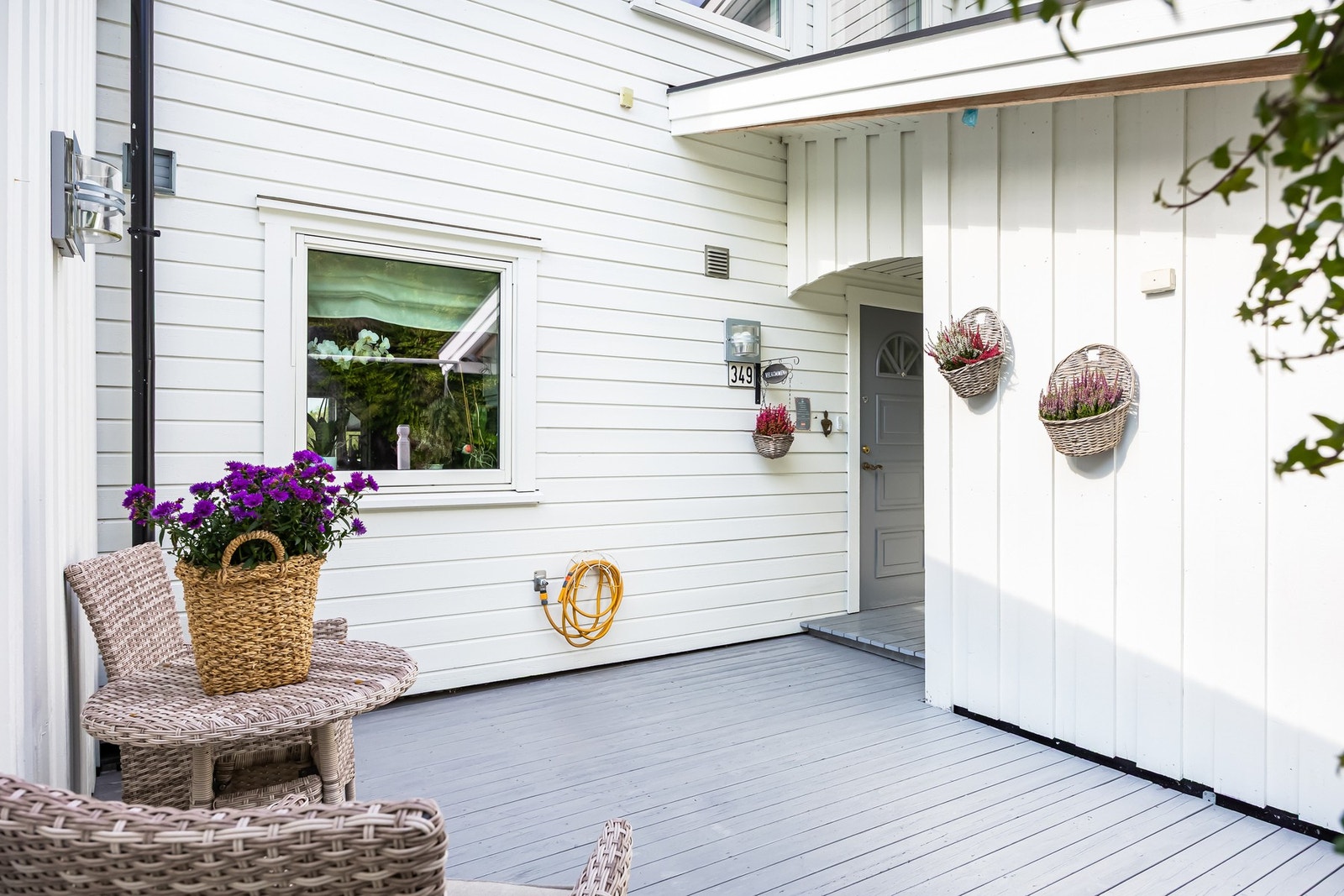 Ved inngangspartiet ligger en koselig, østvendt terrasse på ca. 12 kvm. Galleribilde