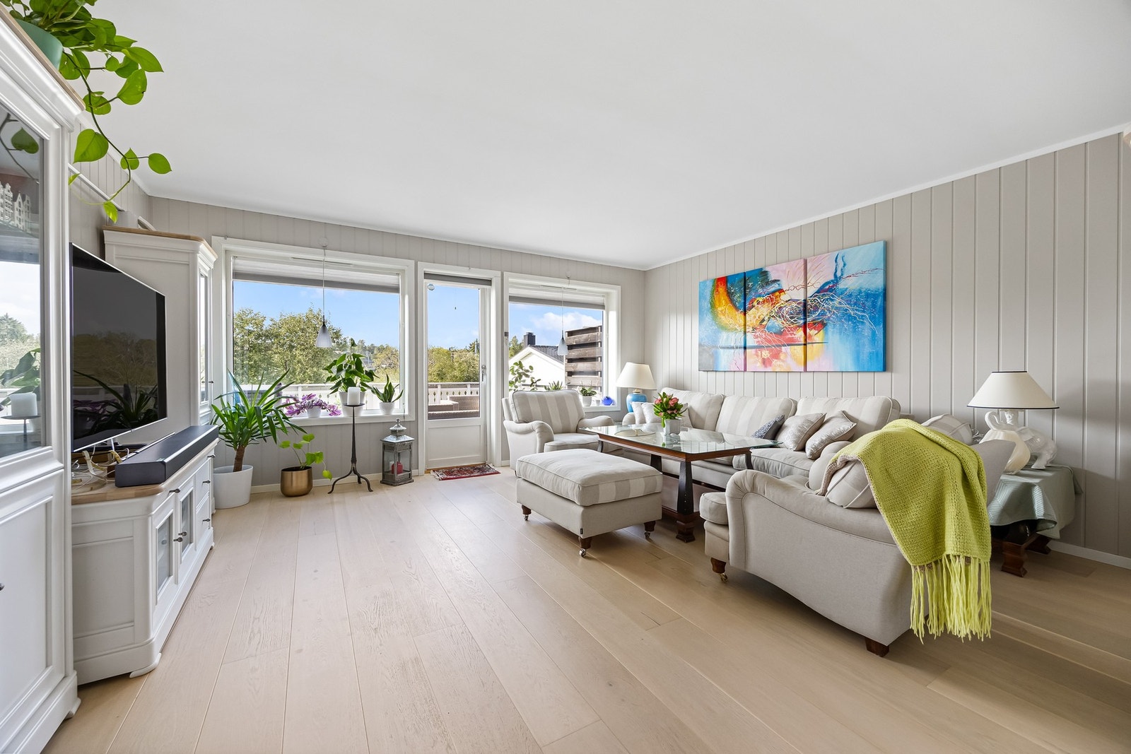 Dette er et lyst og luftig rekkehus over to plan i et veletablert og barnevennlig boligområde på Oppegård. Galleribilde