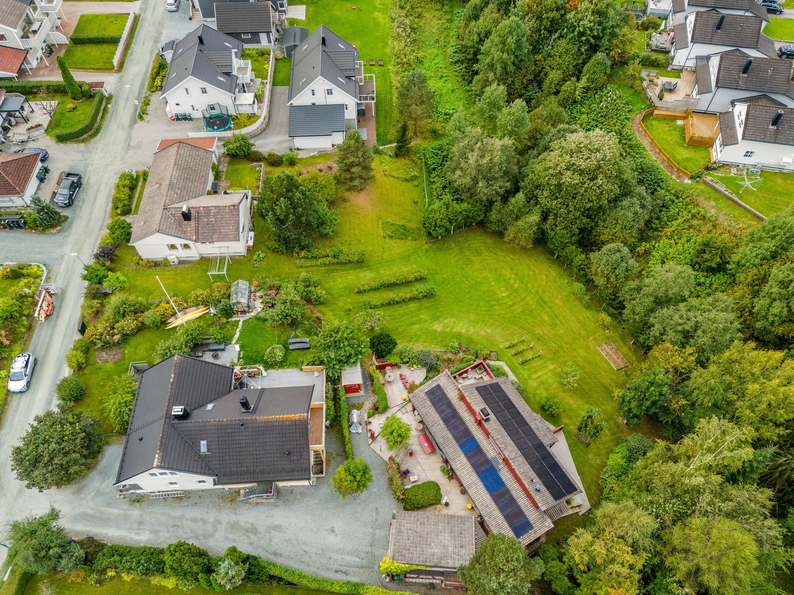 Til orientering er tomten allerede fradelt. Galleribilde