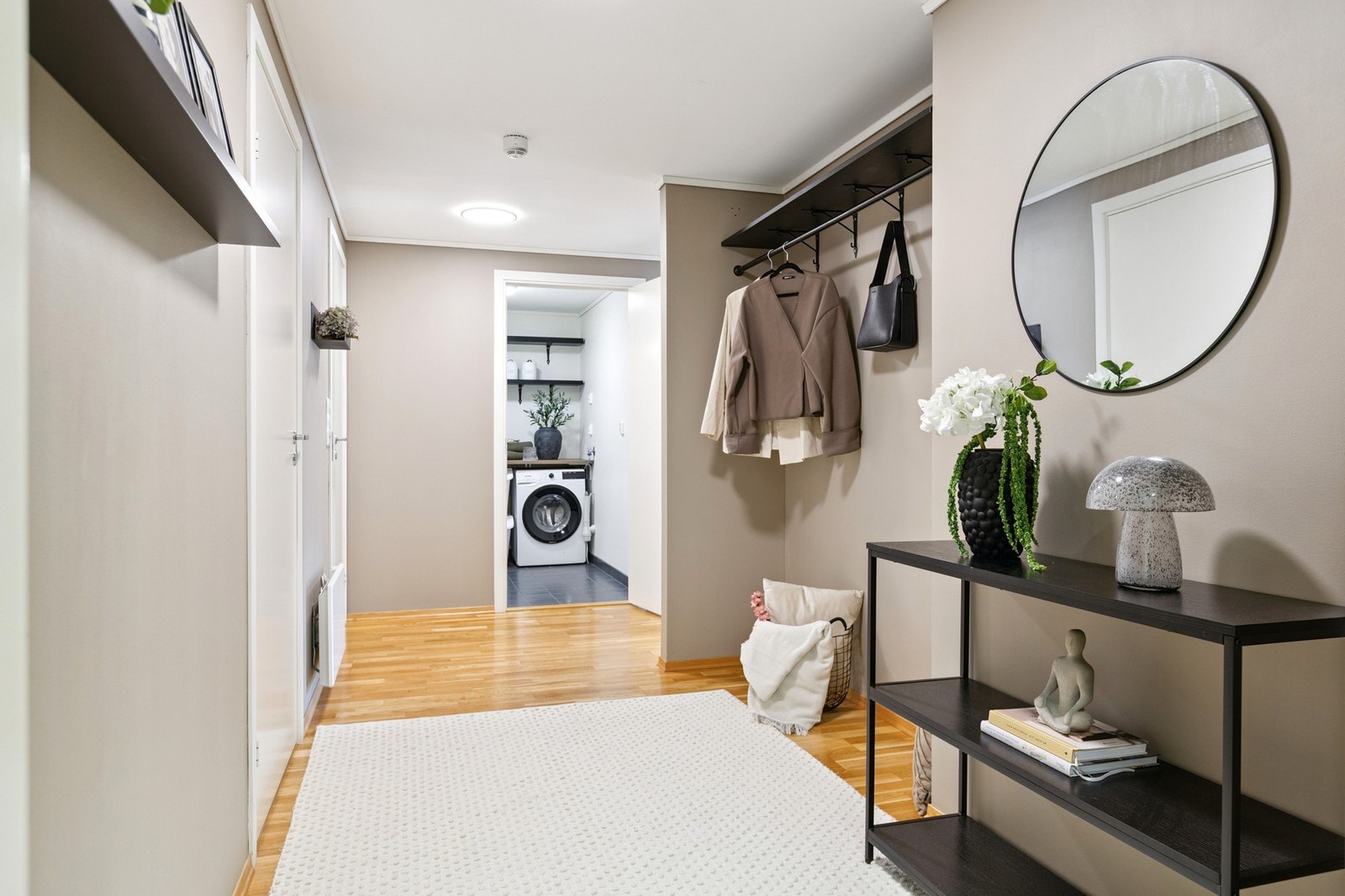 Vaskerommet er på 4,3 kvm - hvor det er god plass til både vaskemaskin/tørketrommel samt WC. Galleribilde