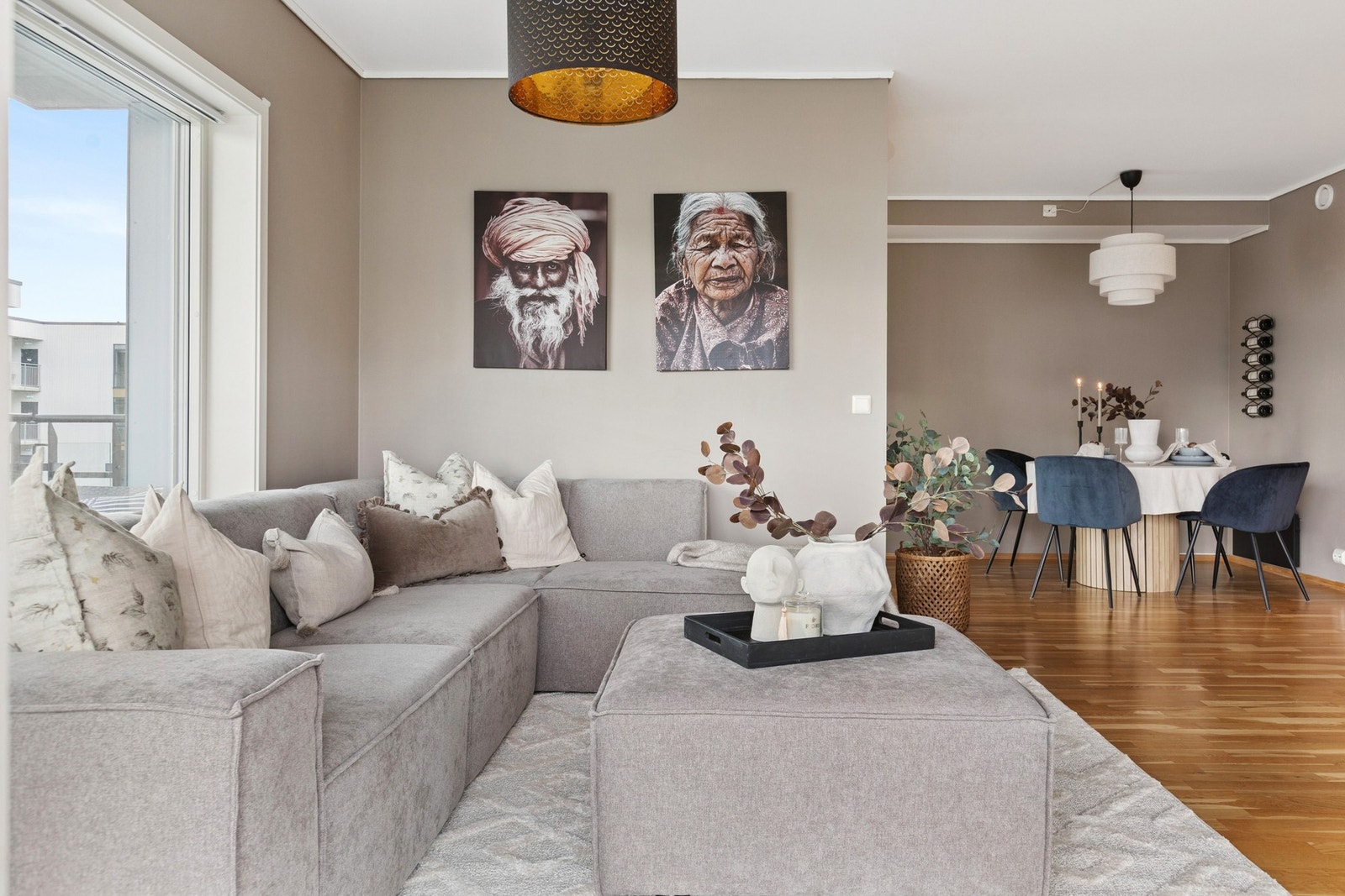 Lyse overflater og god standard er begrep som kjennetegnes. Galleribilde