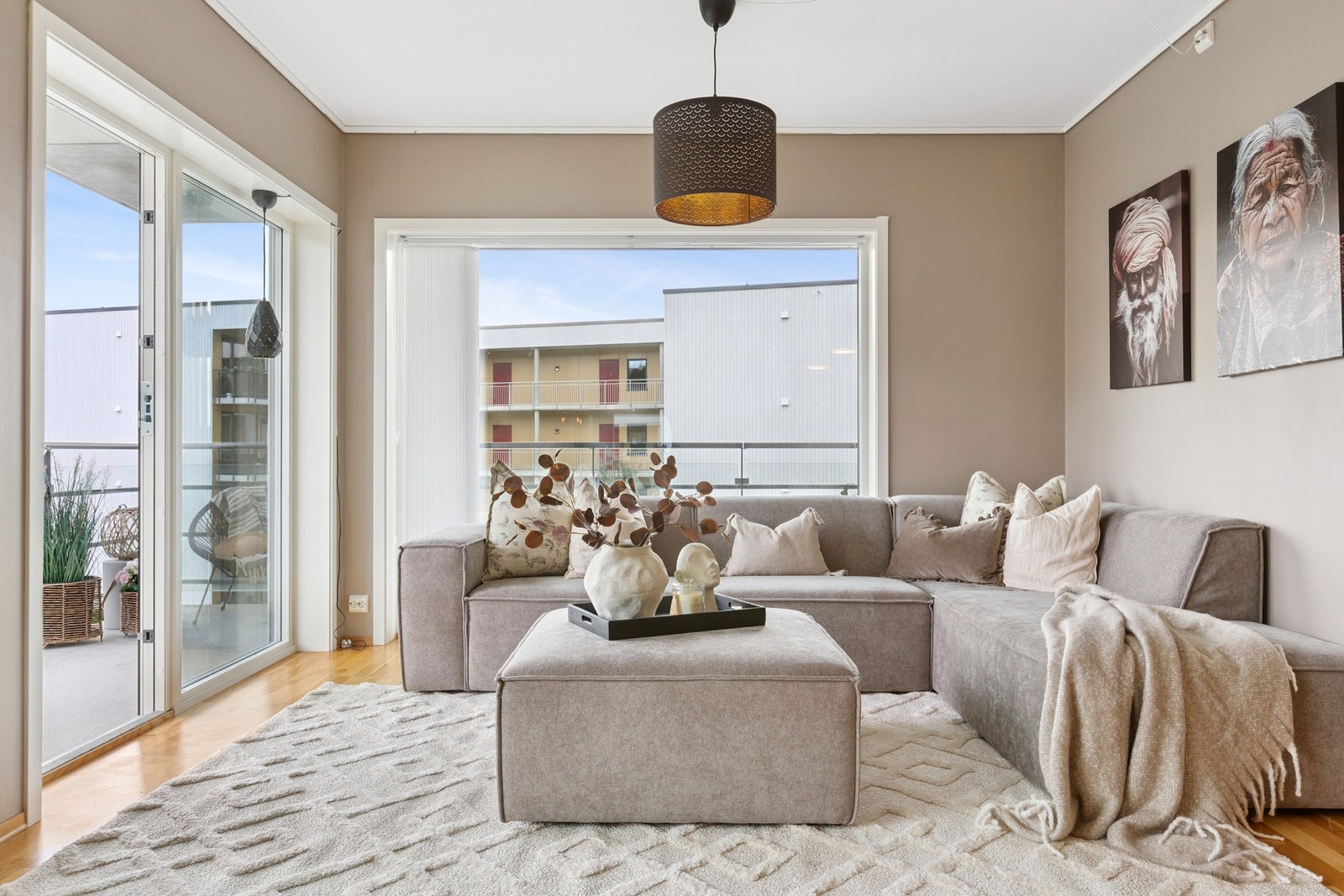 Fra stuen har du tilgang til terrasse med gode solforhold. Galleribilde