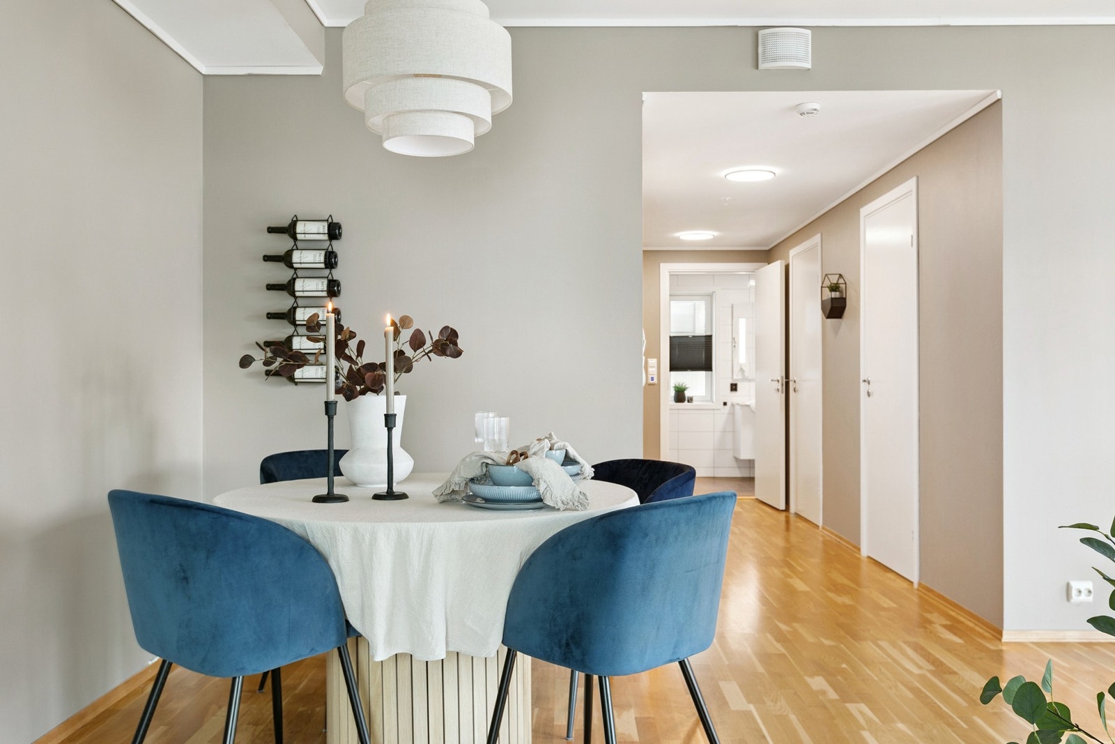 I selve stue/kjøkken løsningen er det god plass til en spiseseksjon. Galleribilde