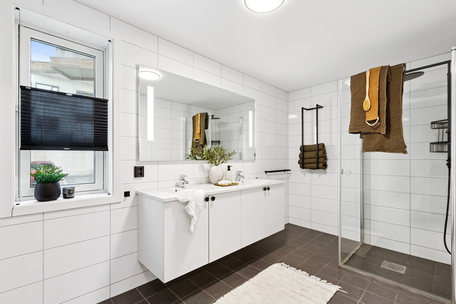 Badet er på hele 8,3 kvm. Galleribilde