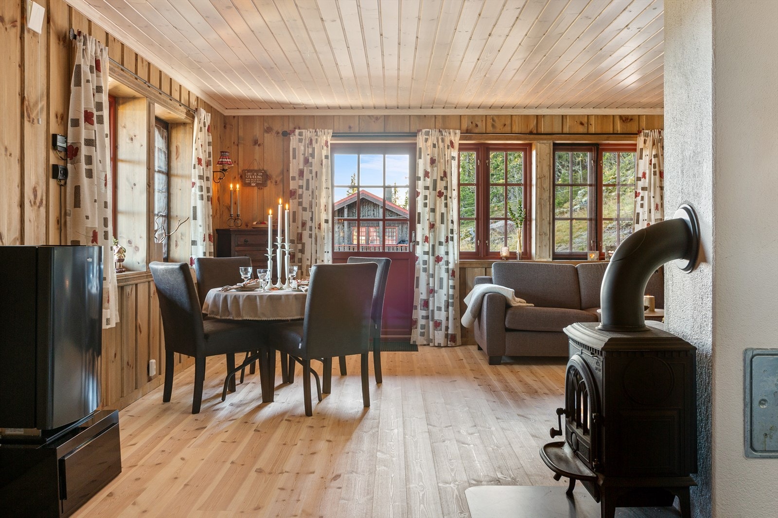 Vindusflatene slipper inn mye naturliglys Galleribilde