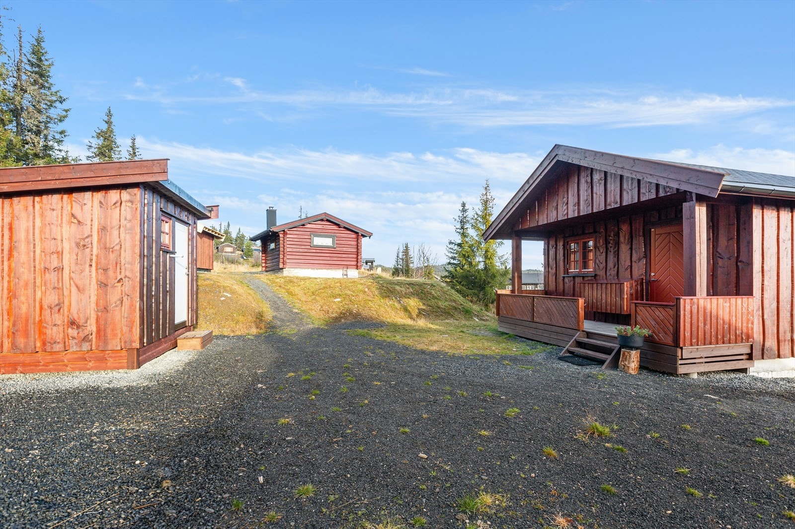 En liten sykkeltur unna er det bademuligheter i Damtjednet. Galleribilde