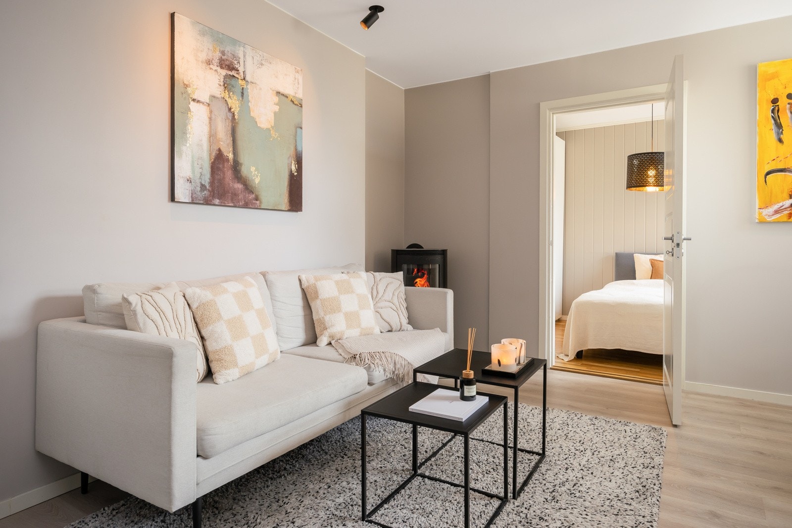 Stue og kjøkken er til sammen 21 kvm. Galleribilde