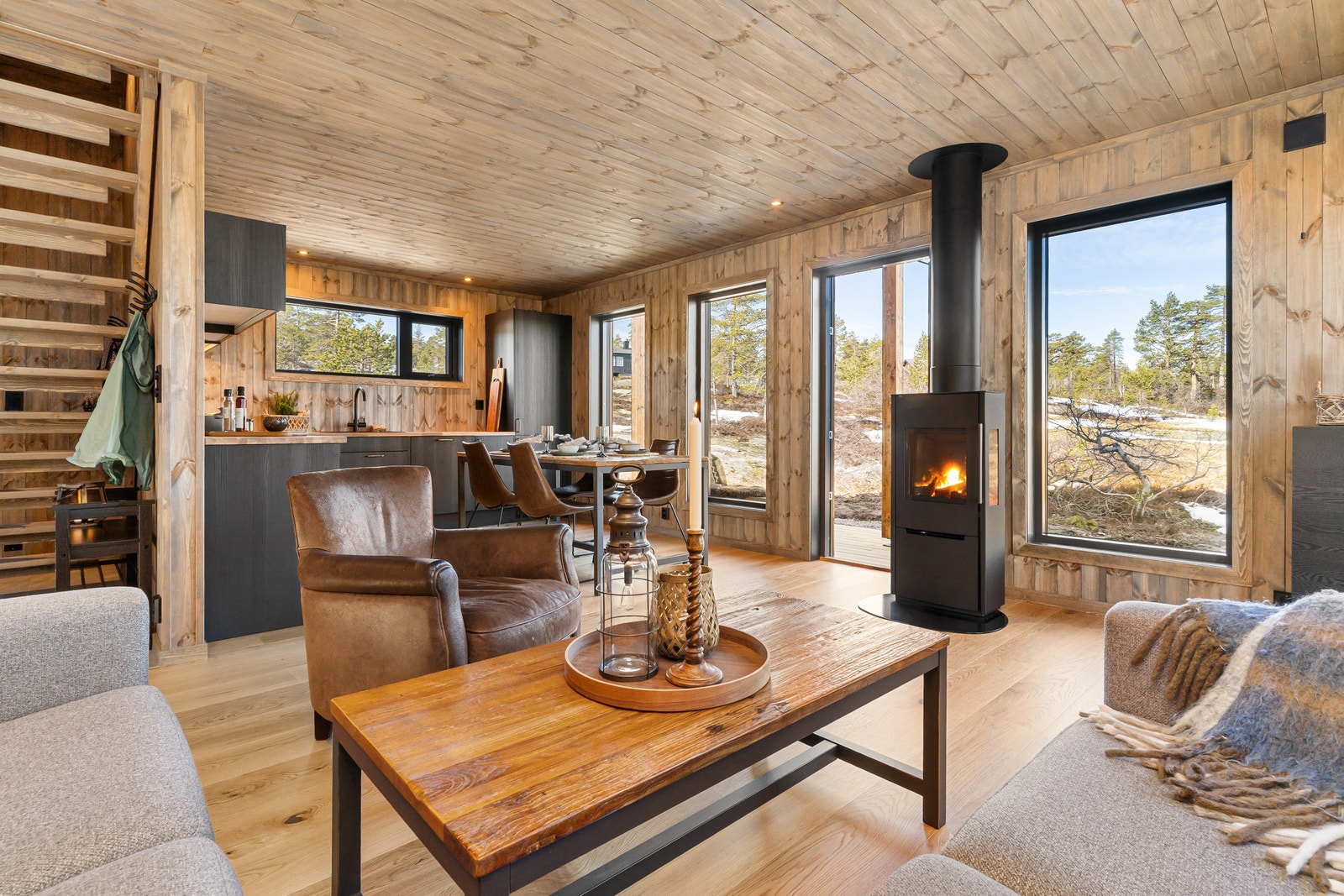 Interiørbilde fra tilsvarende hytte i reisverk.
Avvik vil forekomme Galleribilde