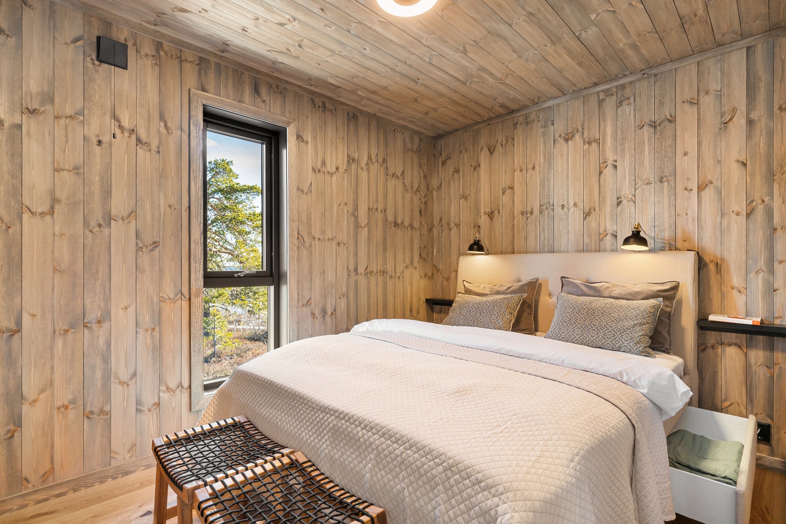 Interiørbilde fra soverom 1 etj i tilsvarende hytte i reisverk
Avvik vil forekomme Galleribilde