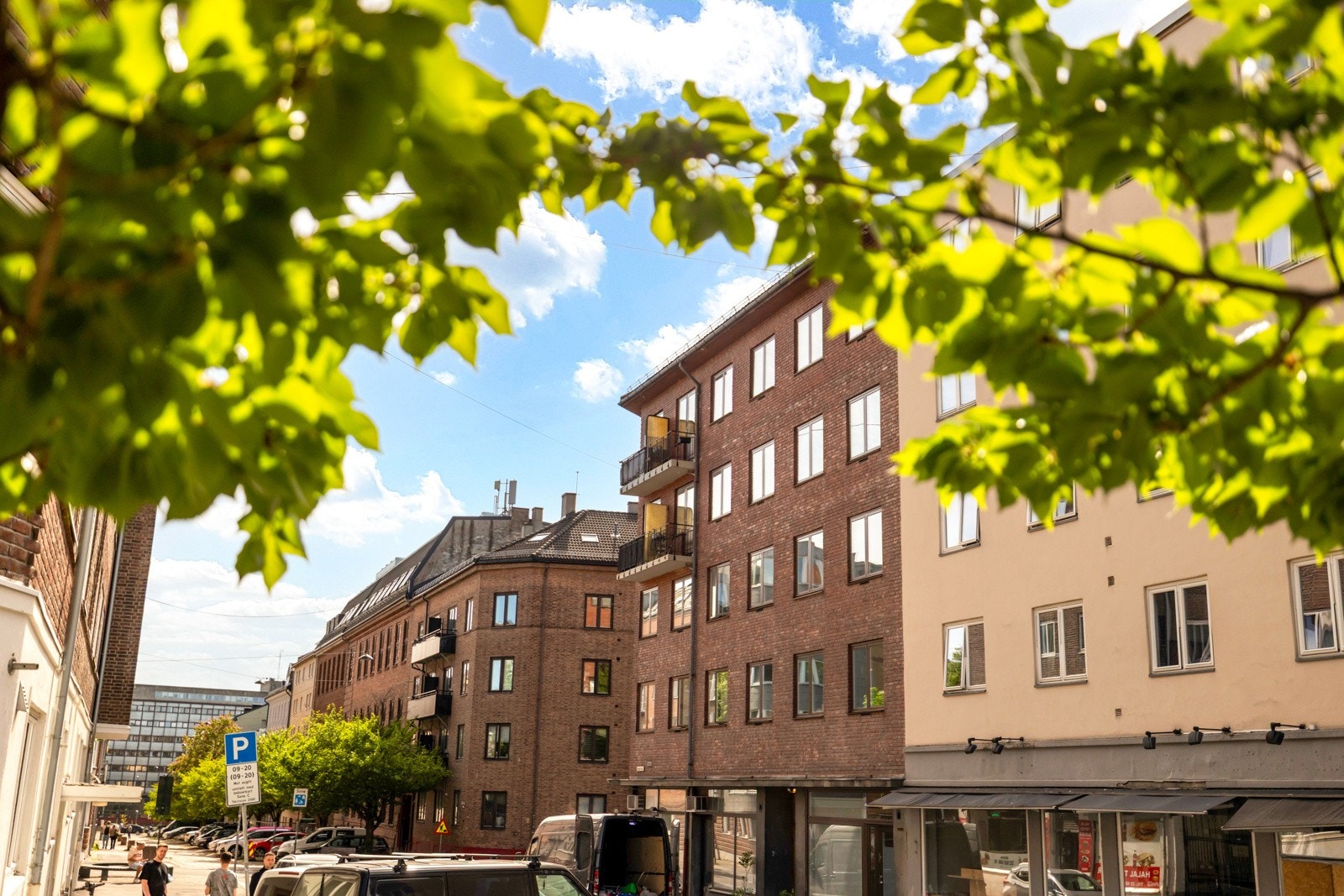 Umiddelbar nærhet til alt en skulle trenge av butikker og kaffeer. Galleribilde