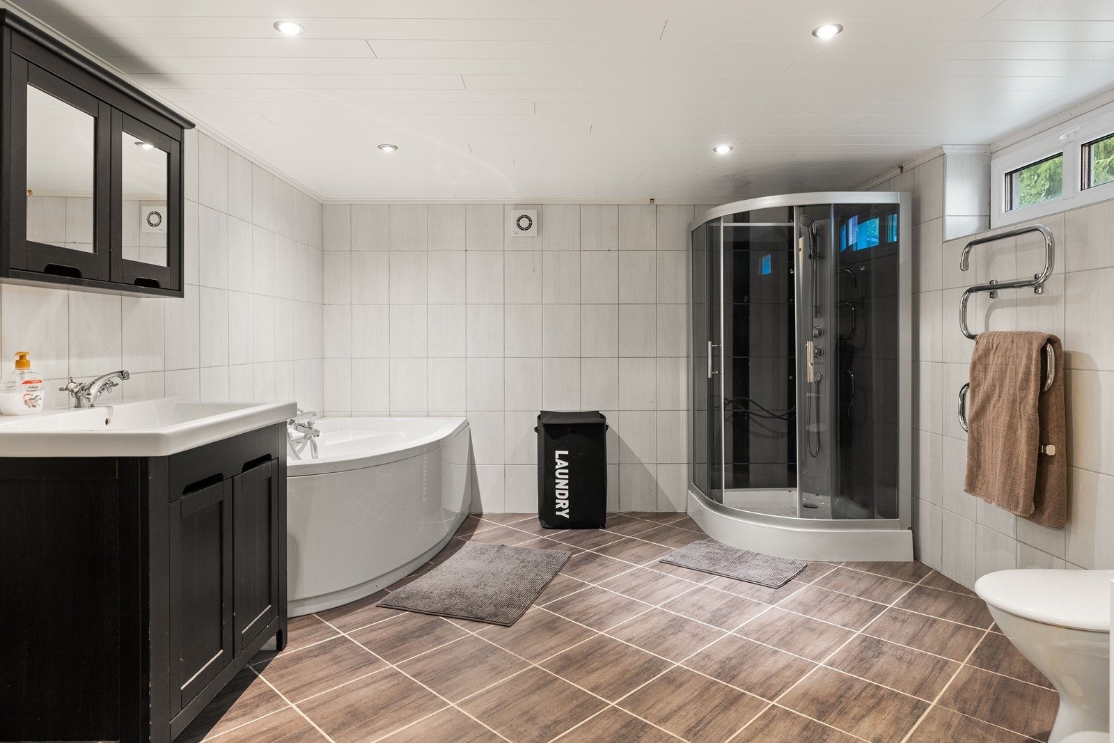 Bad/wc i kjeller. Galleribilde