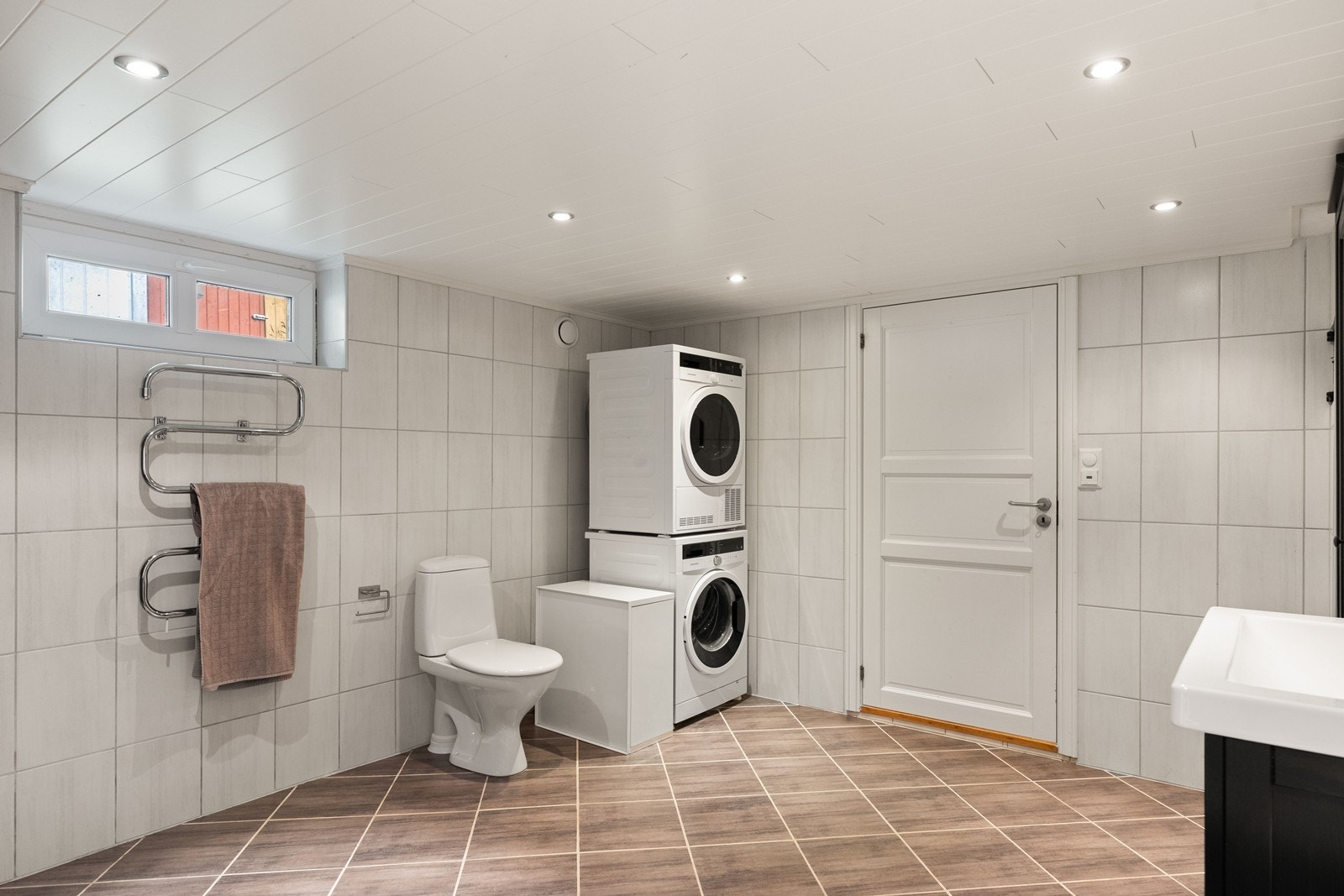 Bad/wc med opplegg for vaskemaskin i kjeller. Galleribilde