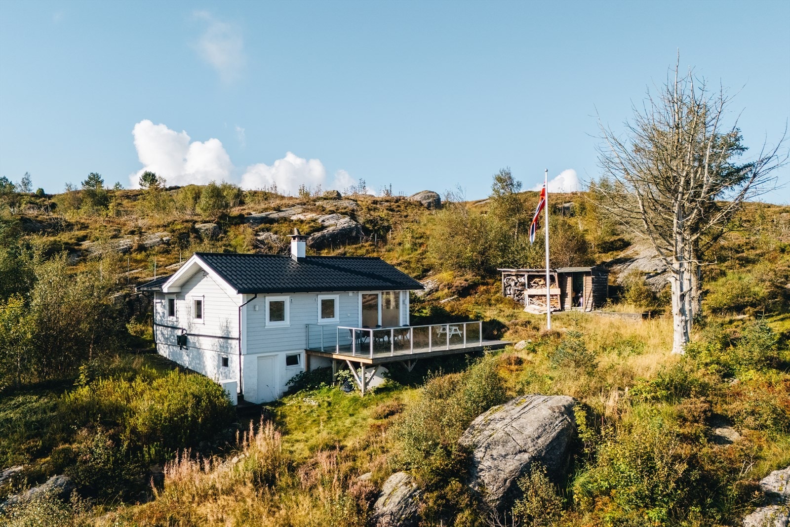 - En sjelden perle av en hytte i idylliske omgivelser på Sotra - Galleribilde