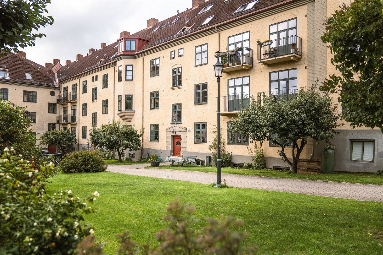 Torshov Kvartal VIII er et sjarmerende og veldrevet borettslag, beliggende midt mellom kaffebrenneriet og Torshovparken. Med historie fra 1919, svært populært og barnevennlig. Galleribilde