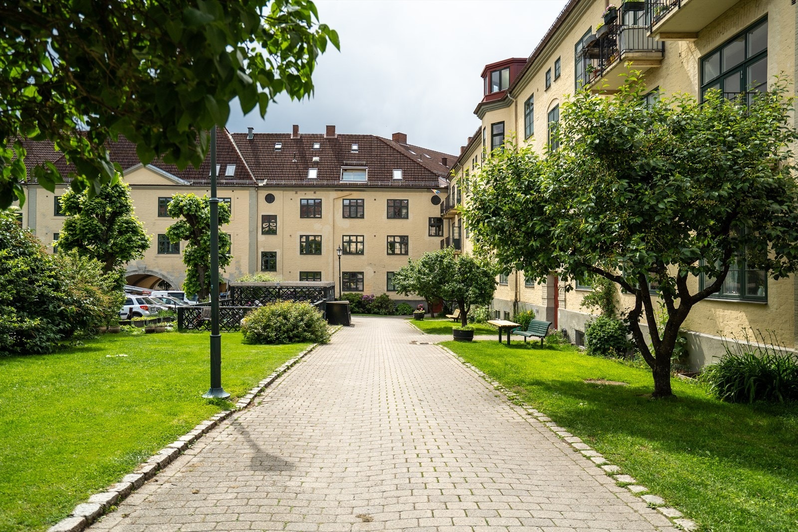 Her har du bilfri passasje foran inngangen, som gir et trygt og hyggelig inngangsparti. Galleribilde