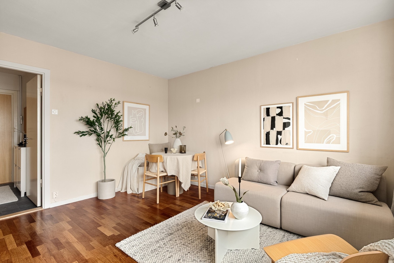 Lave felleskostnader inkludert fibernett, a-konto varmtvann/fyring m.m. Galleribilde